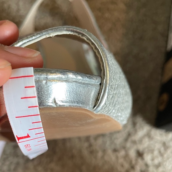 Le Château silver heels - Picture 6 of 9